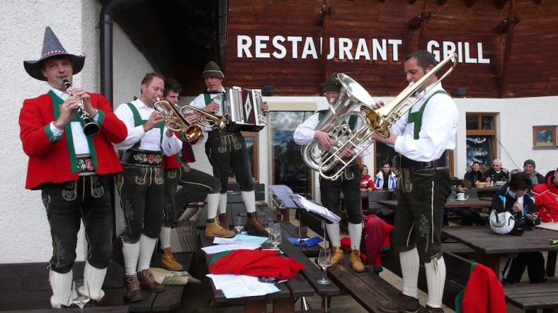 Alta Badia - Hütte Lee mit Musikkapelle Badia