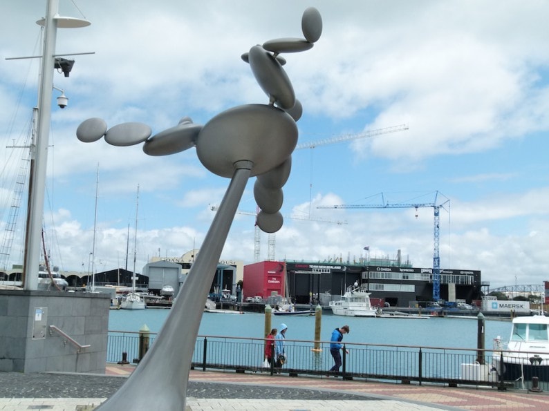 Auckland - Princes Wharf - Americas Cup im Hintergrund