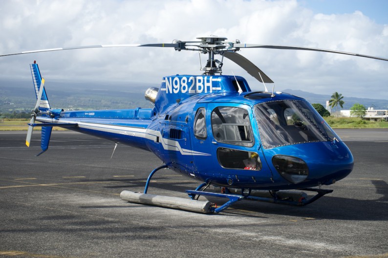 Big Island - Helikopter am Hilo Flughafen