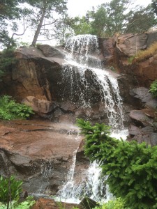 Der Wasserfall im Stone Garden