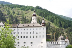 Kloster Marineberg hoch über Burgeis