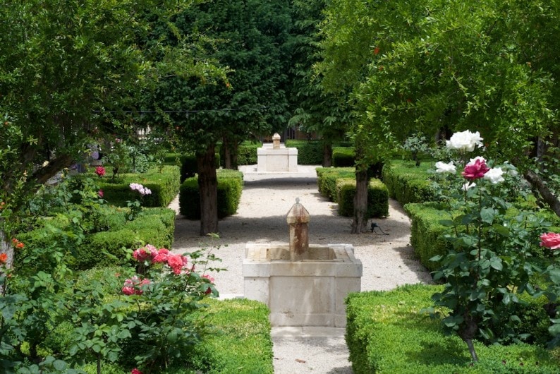 Chinchon - im Garten des Parador (1)