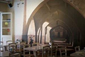 Fotografien der Arkaden im Restaurant Ses Voltes in Ciutadella 