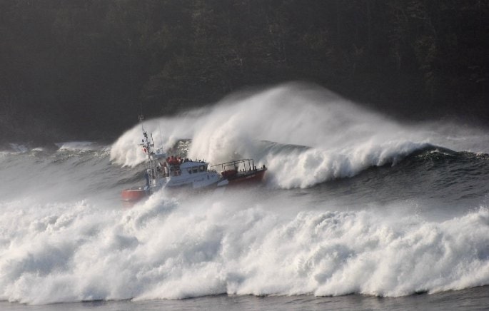 Seenotdampfer an Cox Bay 