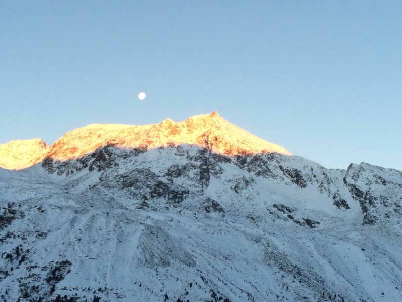 Hochgurgl - der Mond um 8 Uhr.