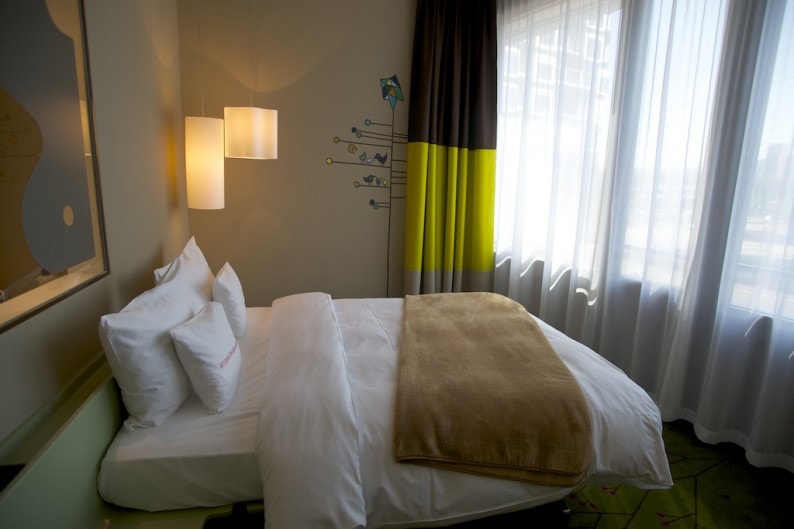 Hotel 25 hours - Schlafzimmer -Silberstandard