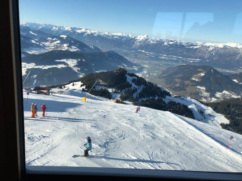 Skiwelt - Drehrestaurant Hohe Salve - Blick auf dem Fenster