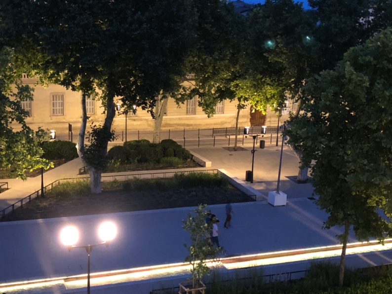 Nimes - Blick auf den Place des Arènes