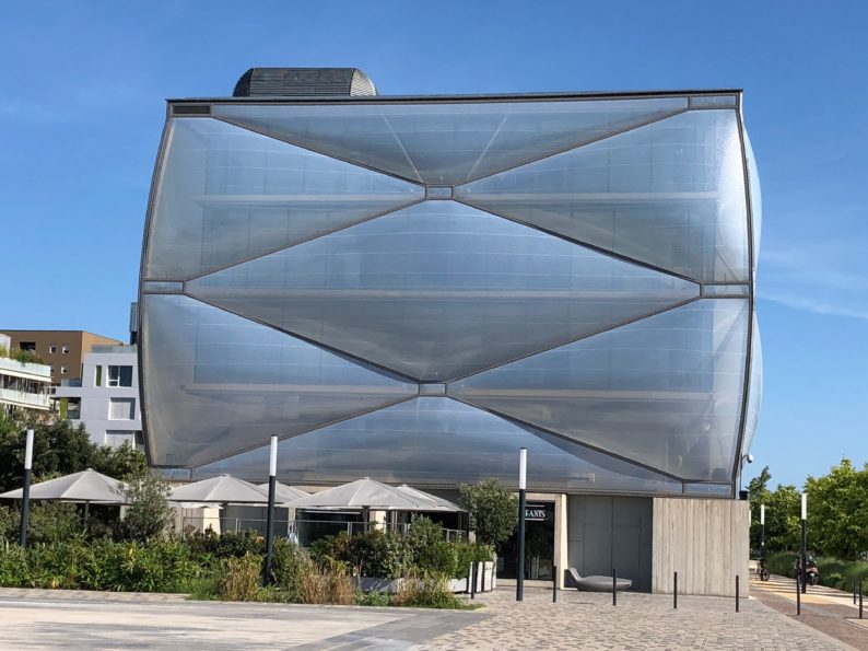 Montpellier - Port -Marianne - Le Nuage von Philippe Starck