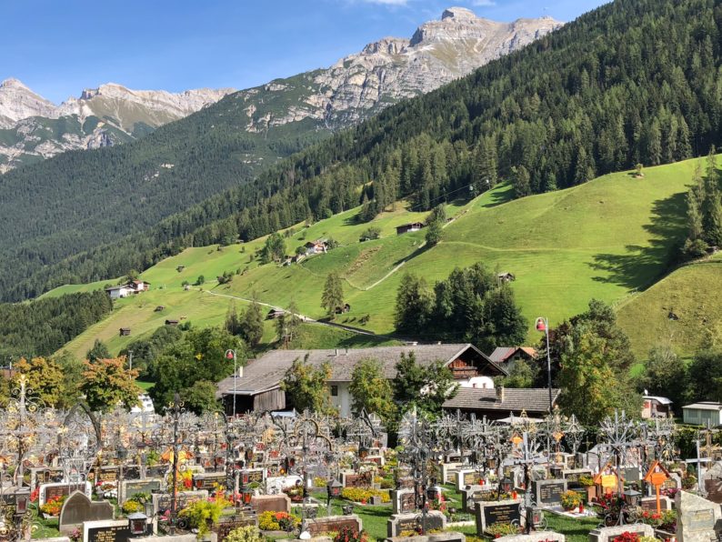 Friedhof von Neustift mit der Serles