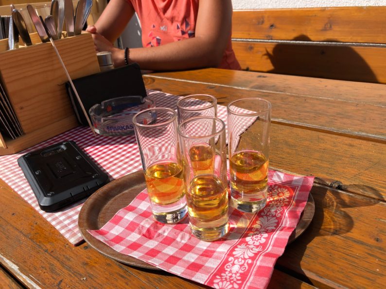 Heuschnaps auf der Innsbruckerhütte