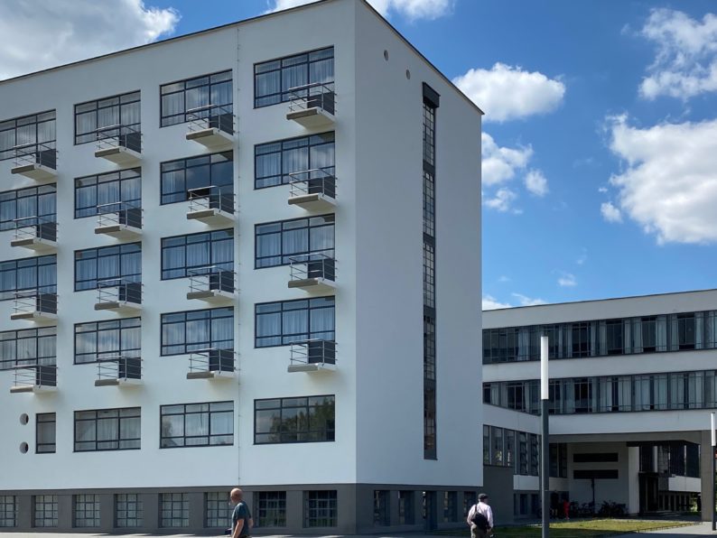 die berühmte Fassade des Bauhaus