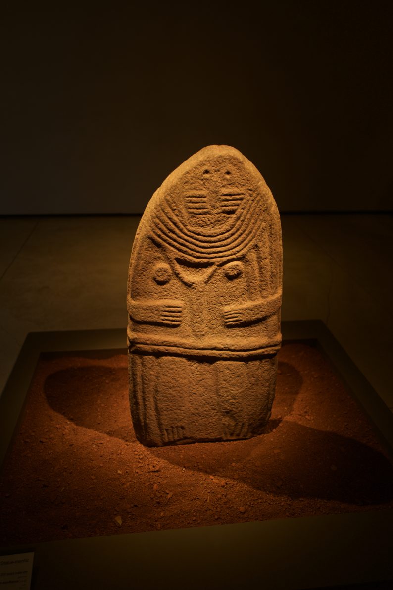 Rodez - Museum Fenaille - Menhir - Frau