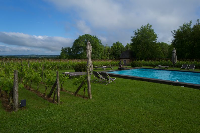 Rodez - Chateau de Labro - Pool mit Weinbergen