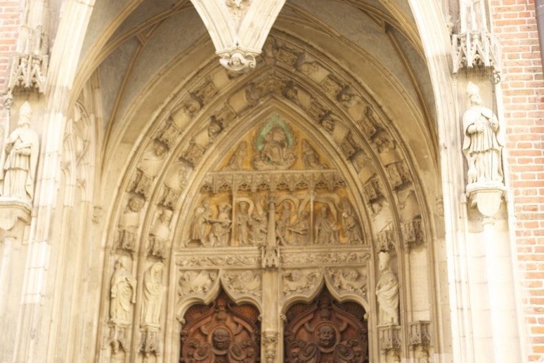 Landshut - Kirche St. Martin - Seitenportal