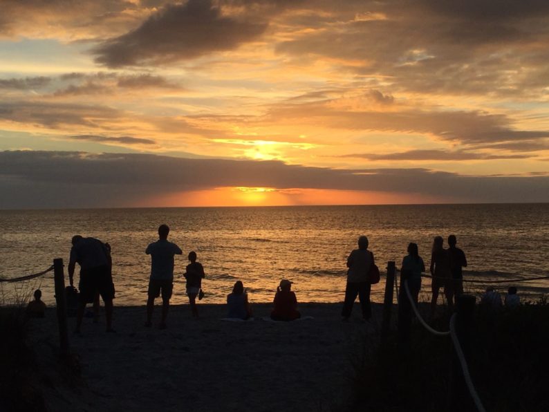 Sonnenuntergang am Strand von Hotel Island Inn Sanibel