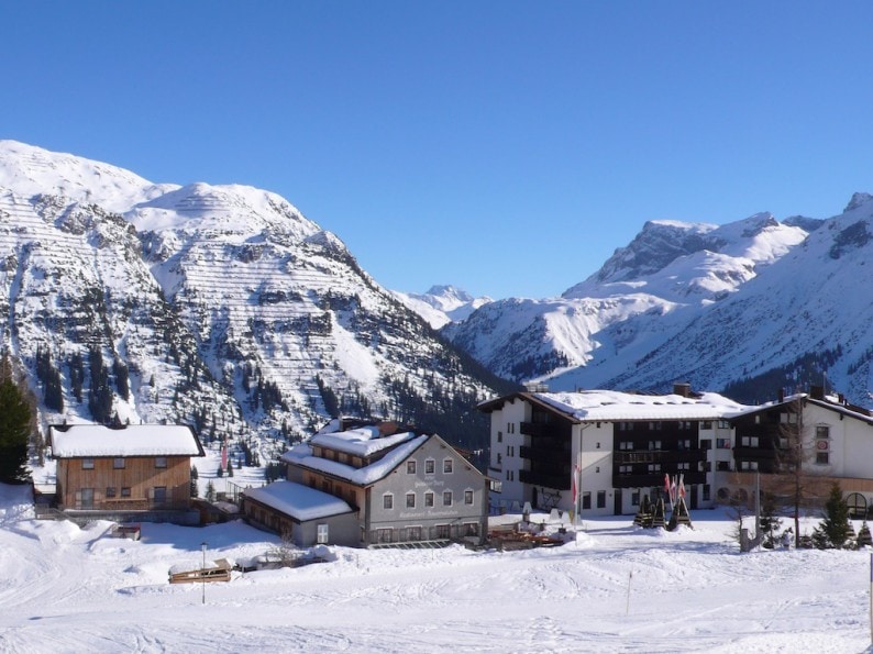 Oberlech - Blick auf Omesberg und Rügikopf