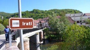 Höchst romantisch windet sich der Fluss Irati durch die Waldlandschaft Irati