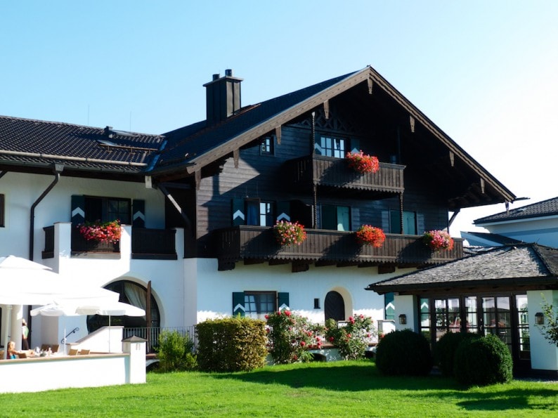 Hotel Gut Ising - Blick auf die Fassade 