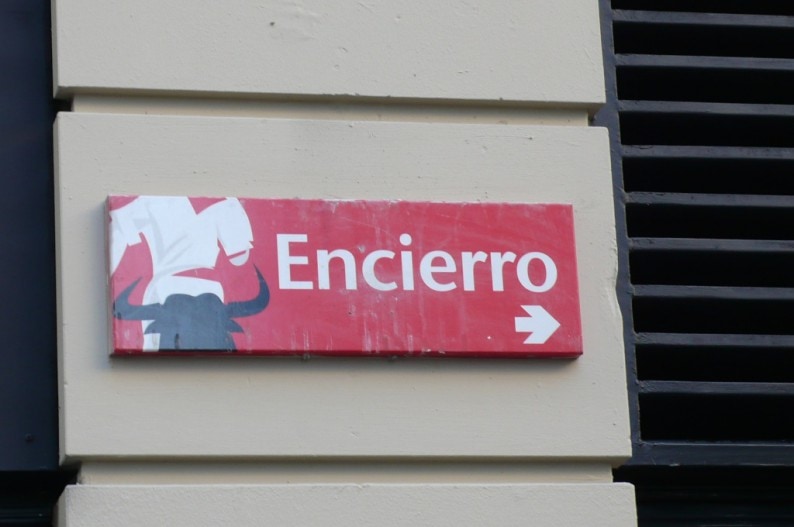 Pamplona - Schild zum Encierro