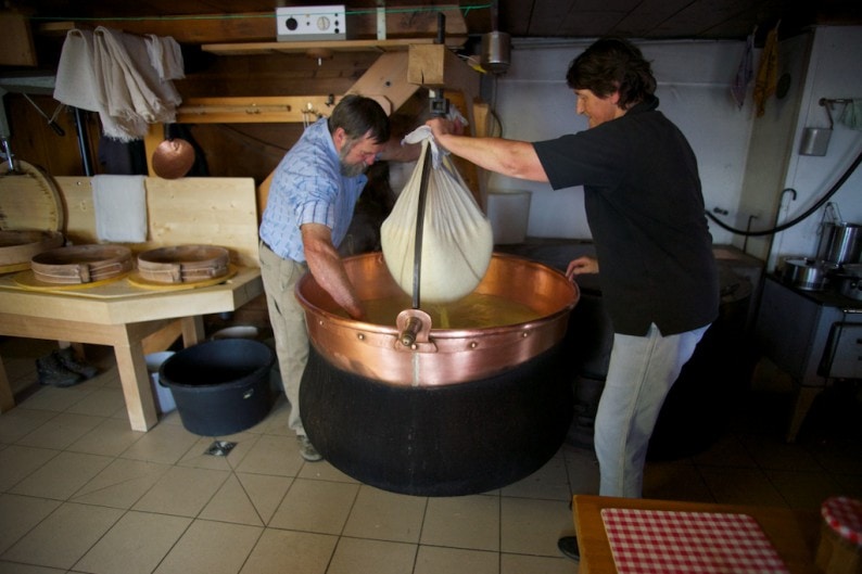 Saanenmöser - Alp Horneggli - das Abkäsen