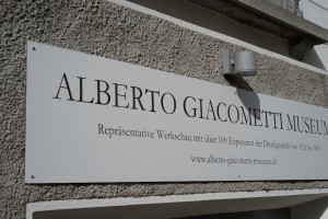 Im Untergeschoß des Hotel Aldier sind herrliche Zeichnungen von Giacometti zu sehen. 